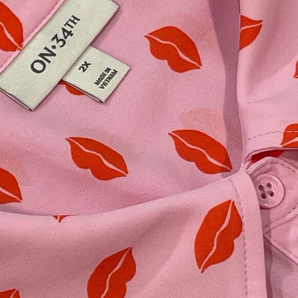 ~ NEW Macy's 2x Blouse Pink Red Lips Kiss Long Sleeve Button Shirt Flowy XXL NWT - Picture 1 of 12